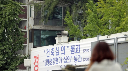 정부의 주택 사업 규제로 대형 건설사들이 빌라 등 미니 재건축이나 가로주택정비사업, 지역조합사업까지 뛰어들고 있다.<연합뉴스>